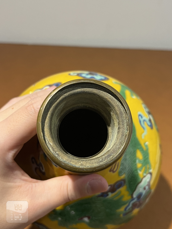 清嘉庆 黄地三彩苍龙教子纹瓶 - 图6